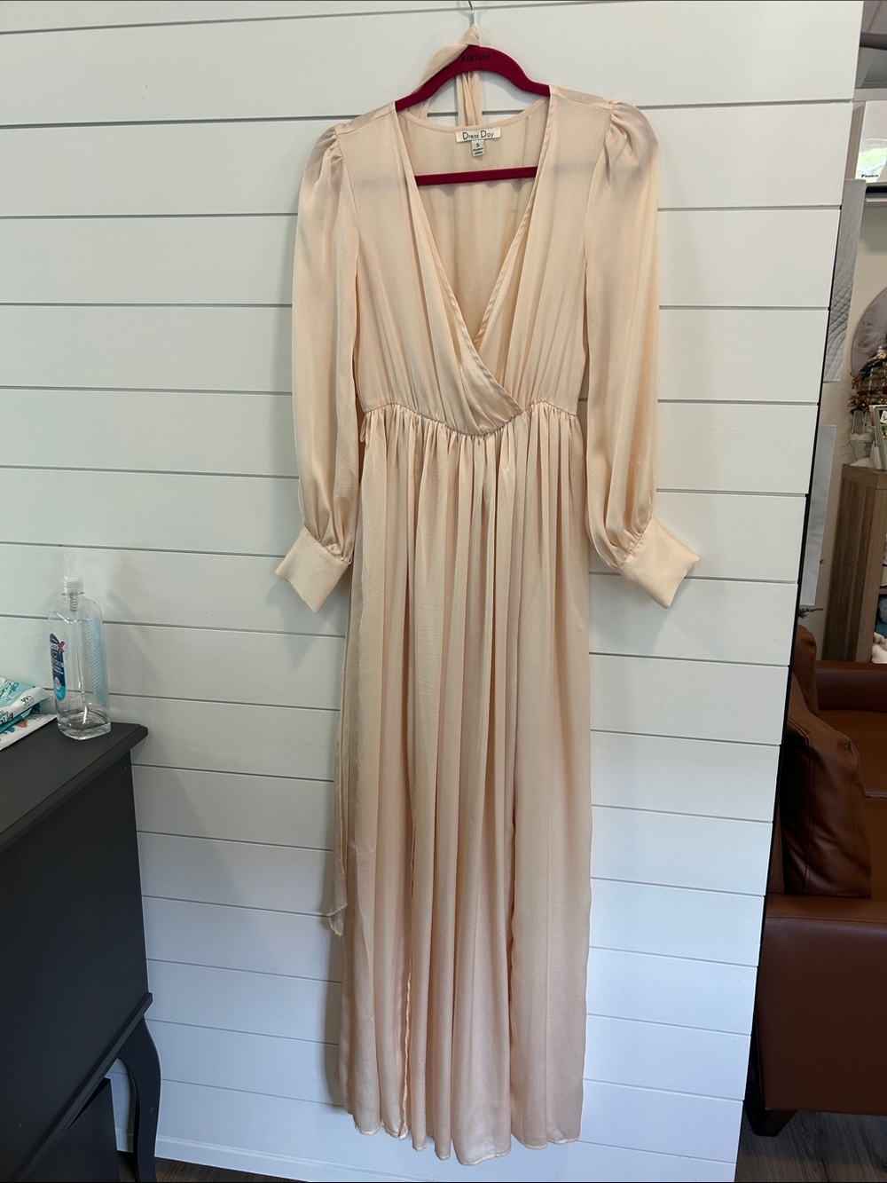 V neck cream long sleeve dress